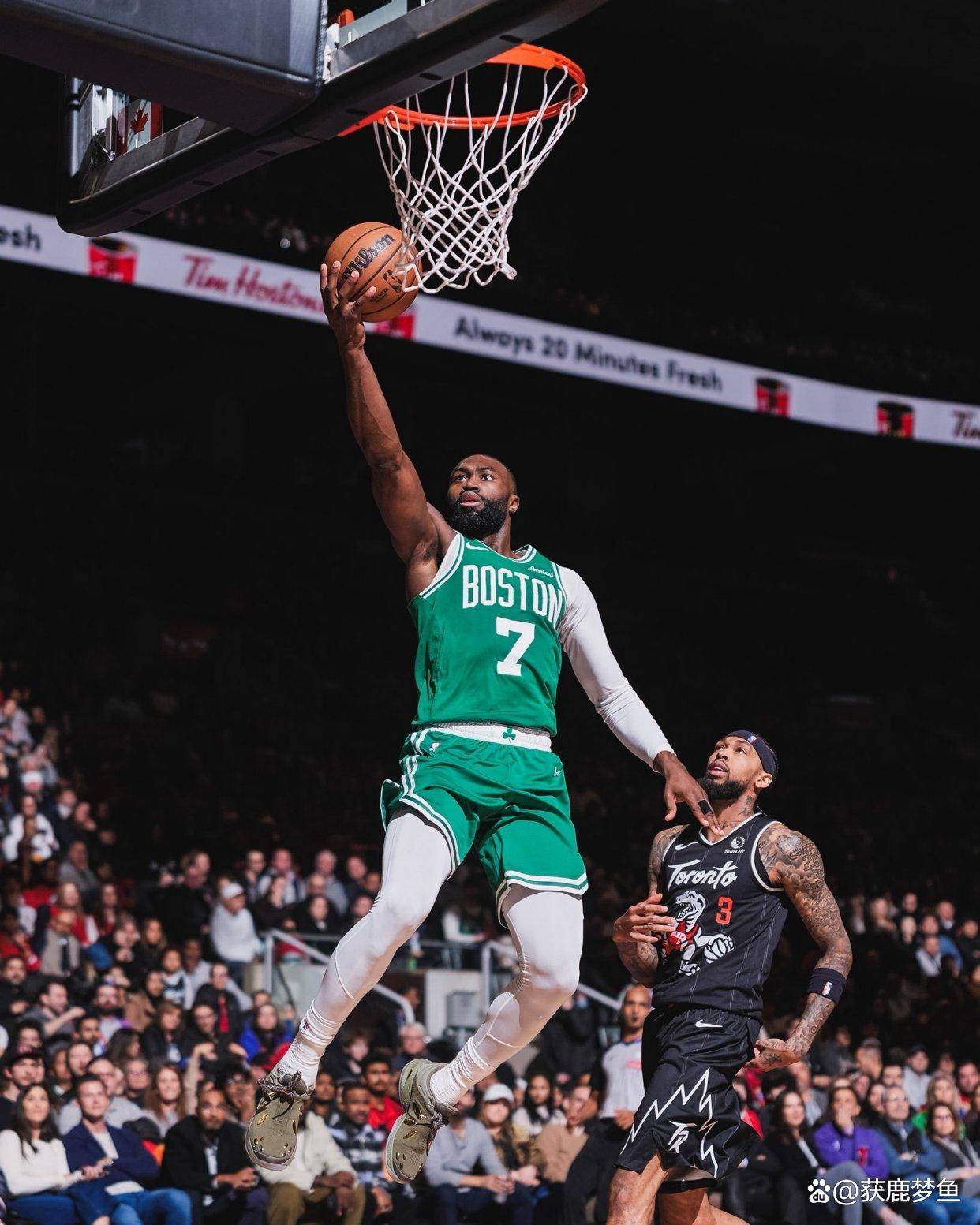 凯尔特人防守强硬，塔图姆稳定输出